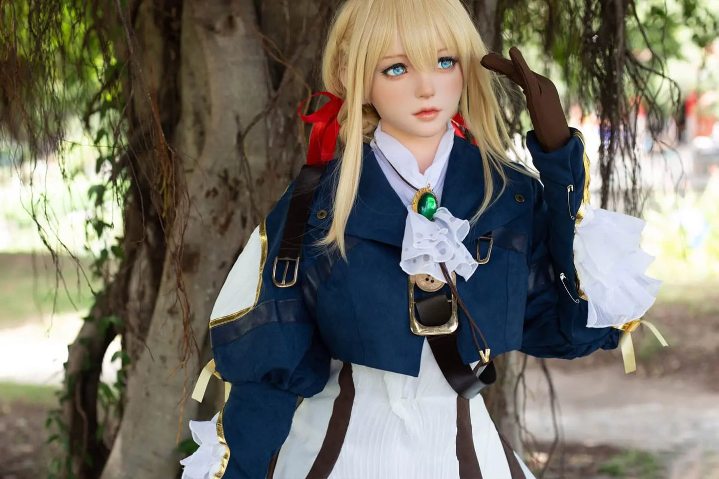Aliana, golden straight long hair, blue eyes, navy Auto Memory Doll uniform, white apron, black leather boots, outdoor, standing under a huge tree with a lot of vines and green leaves, brown gloves, holding a brown leather suitcase, eye-level shot ,bust shot, front view, look away, doing the salute gesture, horizontal profile – Violet Evergarden cosplay anime sex doll by TopLoveDoll
