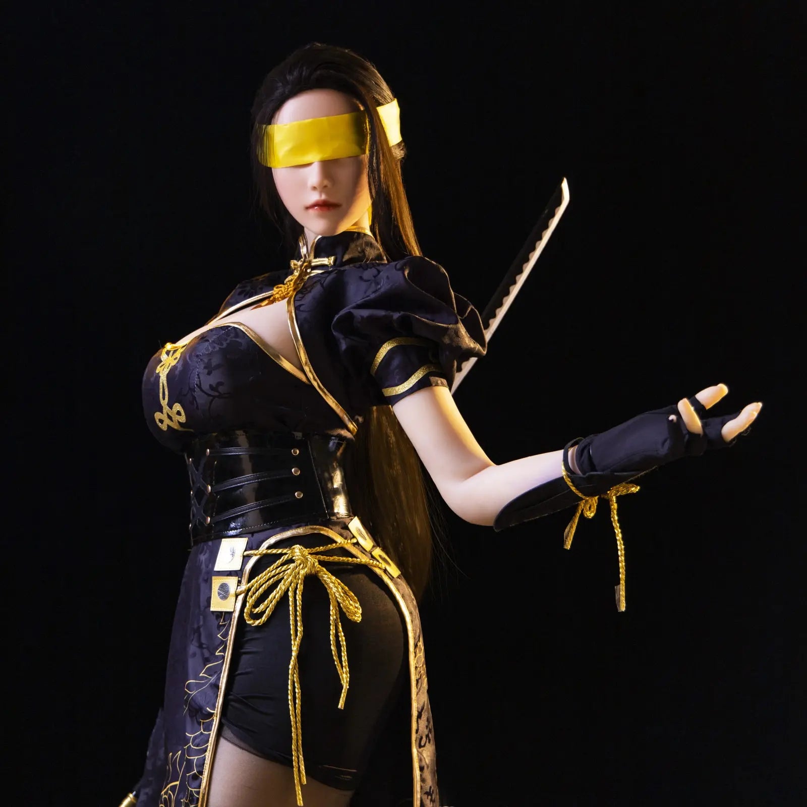 Hongye - black gold armor hourglass figure, torn black stockings, katana, J-style samurai knife, sitting on the floor, holding the knife, doing a inviting posture – Viper Ning Naraka cosplay sex doll by TopLoveDoll