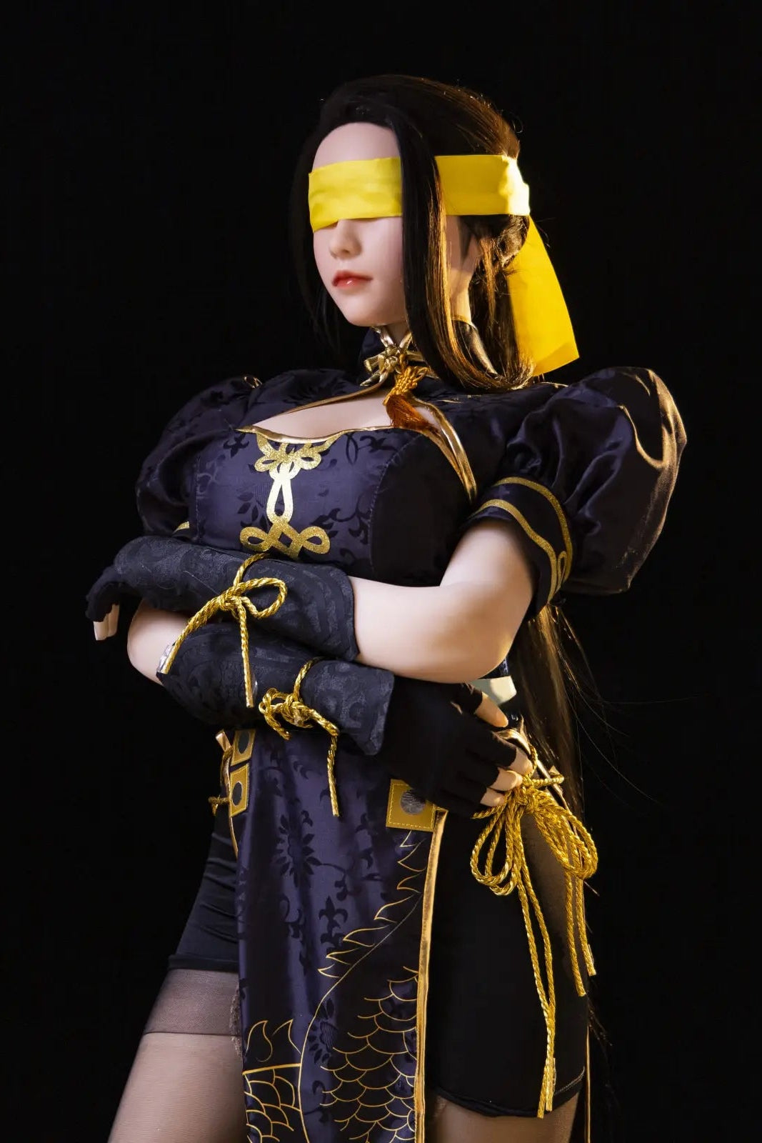 Hongye - black gold armor hourglass figure, torn black stockings, katana, standing on a white object, standing, holding her arms – Viper Ning Naraka cosplay sex doll by TopLoveDoll